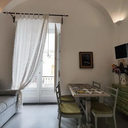 Apartamento Kenzia Beachfront Location & Bus Hub