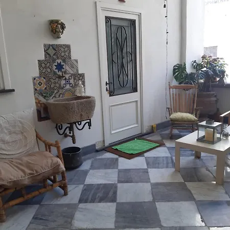 Kenzia Beachfront Location&bus Hub Apartment
