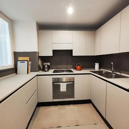 Apartment Kenzia Beachfront Location&bus Hub *